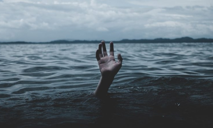 В Приморском на глазах у близких утонул молодой парень