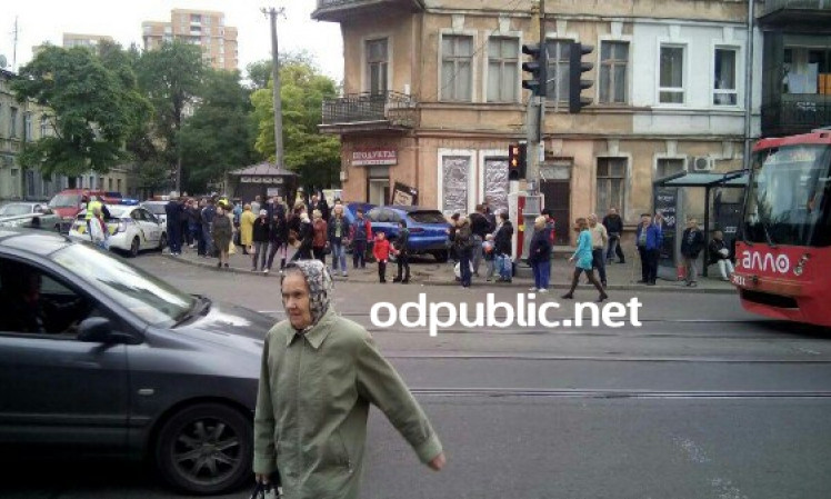 Серьезное ДТП на Колонтаевской: внедорожник врезался в здание