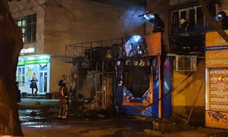 Пожар на Черёмушках: вчера вечером сгорел «Лотомаркет»