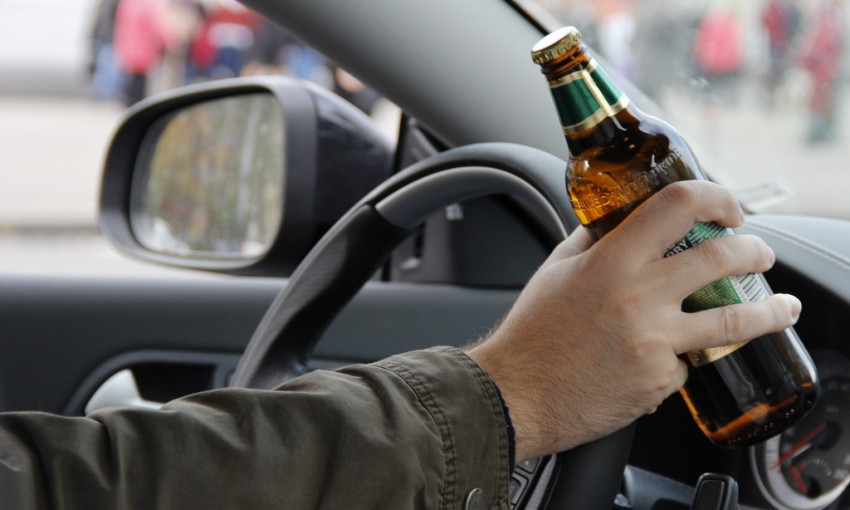 В Измаиле пьяный таксист снёс ограждение