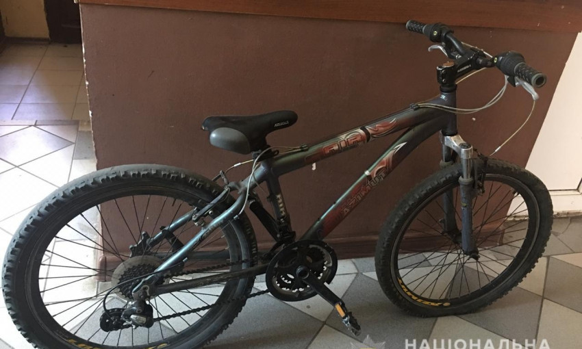 В Одесской области, угрожая ножом, мужчина отнял велосипеды у двух подростков
