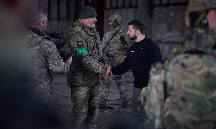 Зеленский во фронтовом Бахмуте посетил позиции украинских защитников