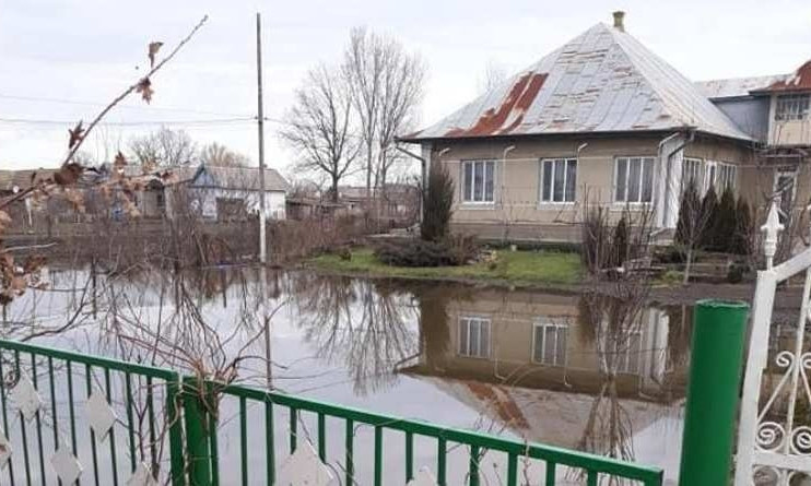 В Одесской области обильные дожди и снег привели к подтоплениям 
