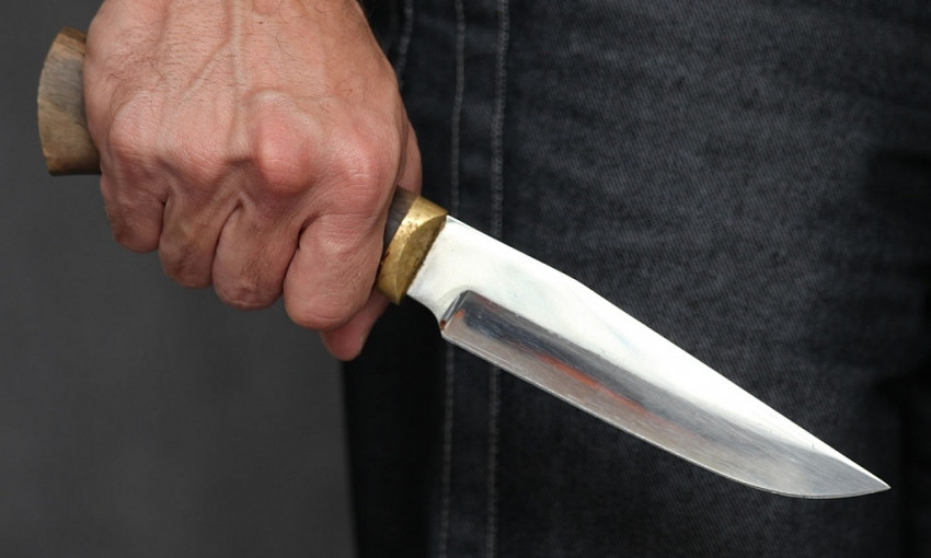 В Одессе, угрожая ножом, ограбили мужчину