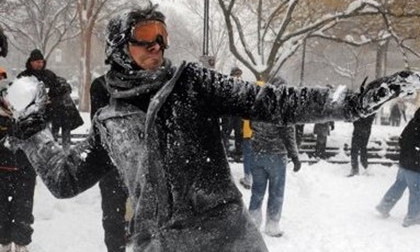 60-тилетняя жительница Измаила ранила прохожего: он кидал снежки в памятник