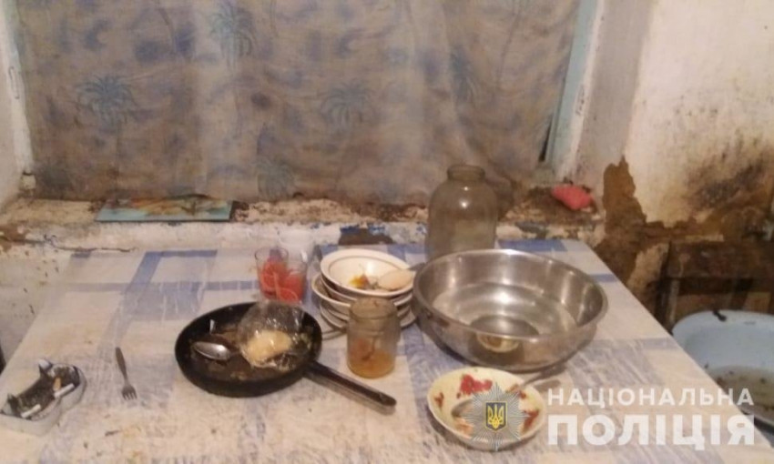 Грязная одежда и бельё, на полу окурки — в Одесской области обнаружили очередную горе-мать