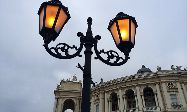 Интересная Одесса: откуда появилось освещение на улицах