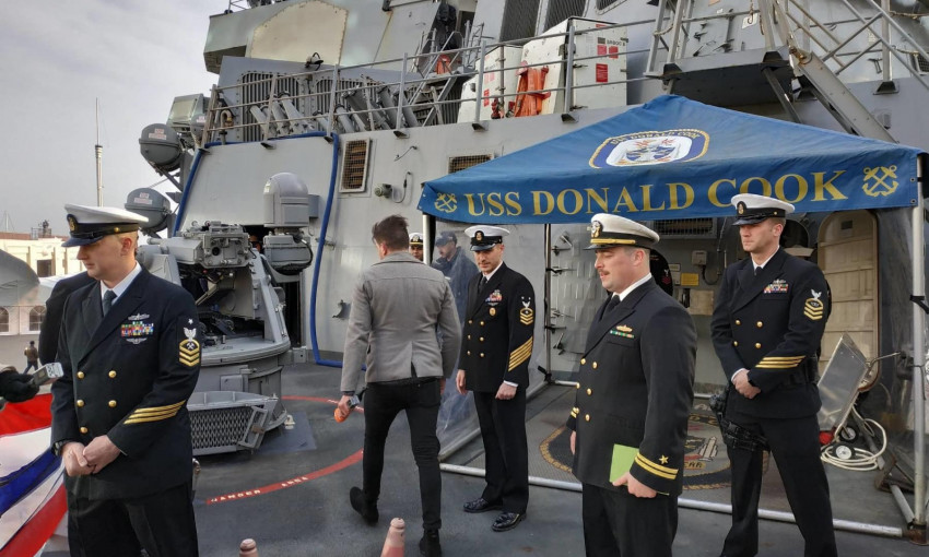 Ракетный эсминец США прибыл в порт Одессы