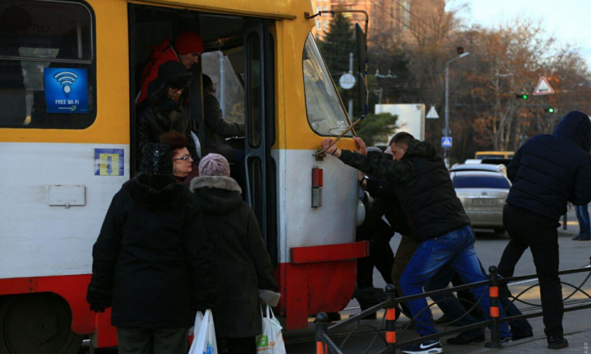 Инцидент с трамваем в Аркадии: люди освобождали от него проезжую часть