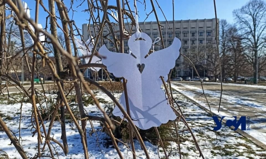 В Одессе развешивали бумажных ангелов в память о героях Небесной Сотни  