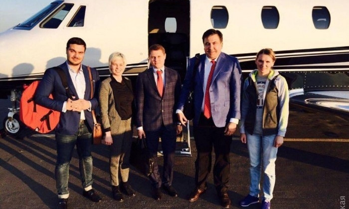 Саакашвили снова полетал за счет своих друзей-олигархов