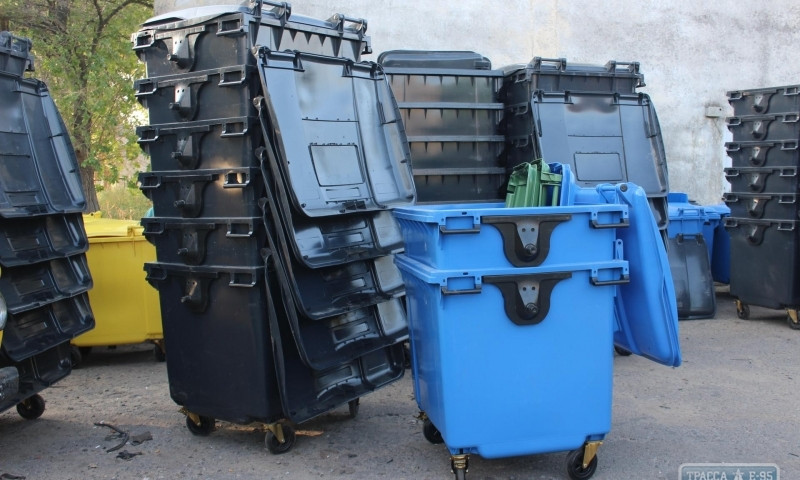 В Аккермане закупили 90 пластиковых контейнеров для мусора
