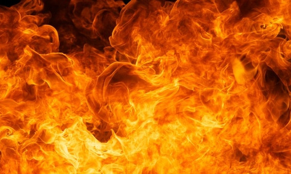 Во время пожара в Нерубайском женщина получила отравление продуктами горения