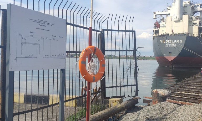 На причалах порта Черноморска появились новые спасательные посты 