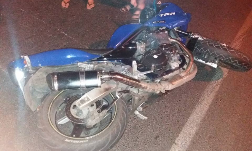 На Среднефонтанской автомобиль сбил мотоциклиста, пострадавший в больнице