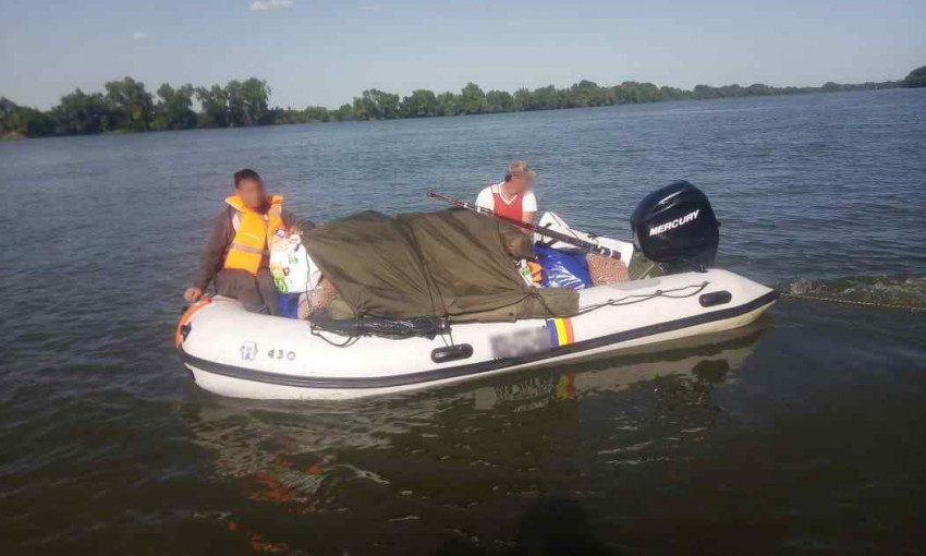 Особенности национальной рыбалки: украинские пограничники задержали румынскую лодку