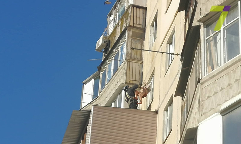 В Одессе с окна многоэтажки выпала пожилая женщина (ФОТО)