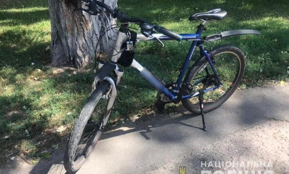 Житель Одессы погорел на краже велосипеда у курьера 