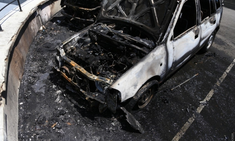 Пожар на Генуэзской: сгорели две машины