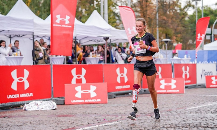 Одесситка, которая пробежала марафон с протезом, установила рекорд