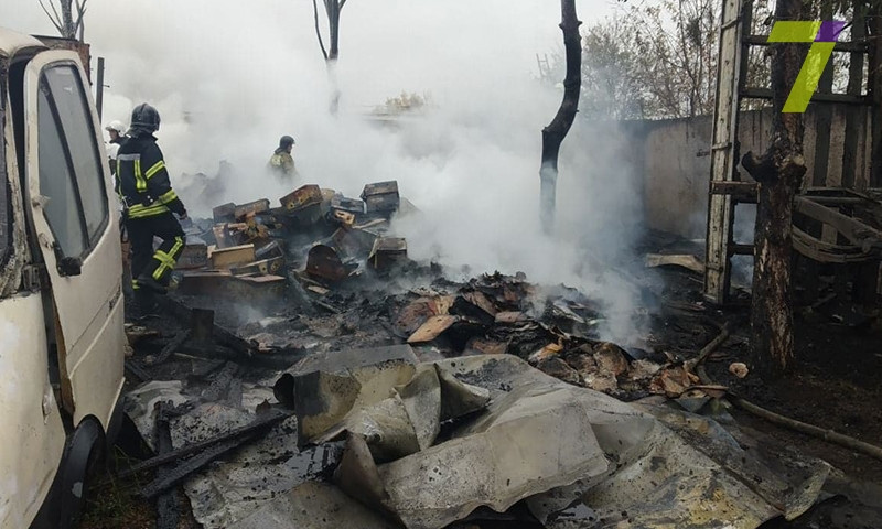 В пожаре на Шкодовой горе сгорело 4 автомобиля (ФОТО)