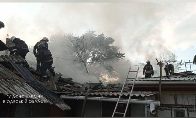 Тушению пожара в одном из одесских зданий помешало короткое замыкание