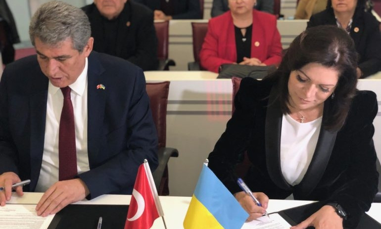 Аккерман подписал договор о сотрудничестве с районом турецкого города