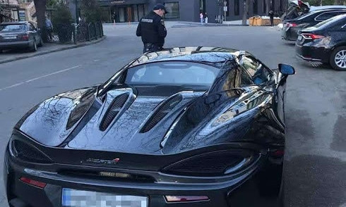 В Одессе полицейские оштрафовали водителя элитного авто - суперкара McLaren