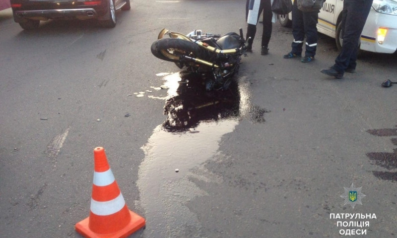 Авария на Котовского: автомобиль сбил мотоциклиста