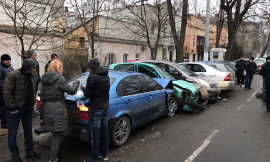 Массовая авария в Одессе: BMW протаранил сразу пять машин