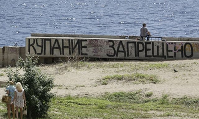 В Одессе прорвало канализацию возле пляжа (видео)