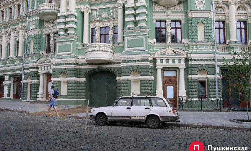 В Одессе на дороге провалилась брусчатка