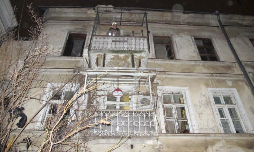 В Одессе тушили квартиру заваленную вещами