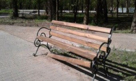Вандалы чаще всего портят лавочки в парках Одессы