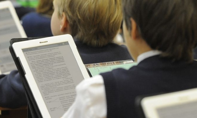 Скоро одесские школы перейдут на электронные учебники, журналы, дневники