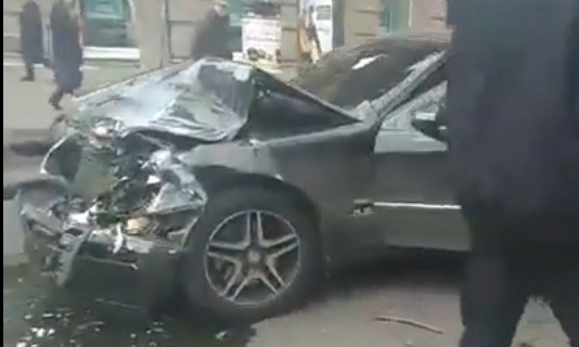 В центре города неадекватный водитель устроил сразу две аварии, есть пострадавшие