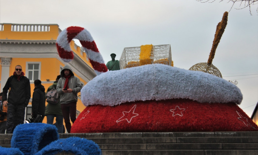 Санта-Клаус «потерял» свои вещи на Потёмкинской лестнице