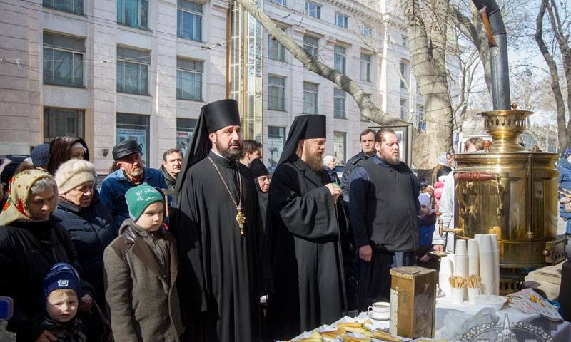 Сегодня одесситы ели блины и просили друг у друга прощение