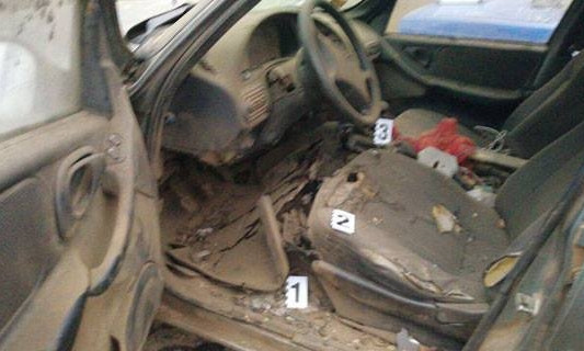В результате взрыва автомобиля погиб водитель и тяжело травмирован пассажир