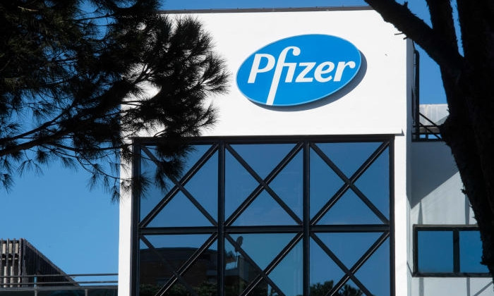 Очередную поставку вакцины Pfizer в Украину можно ждать уже в мае