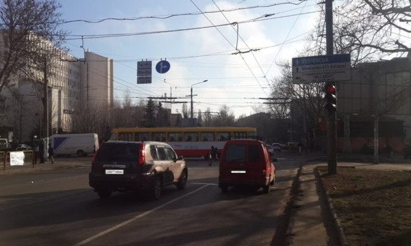 Внимание водителям: на Таирова установлен новый дорожный знак