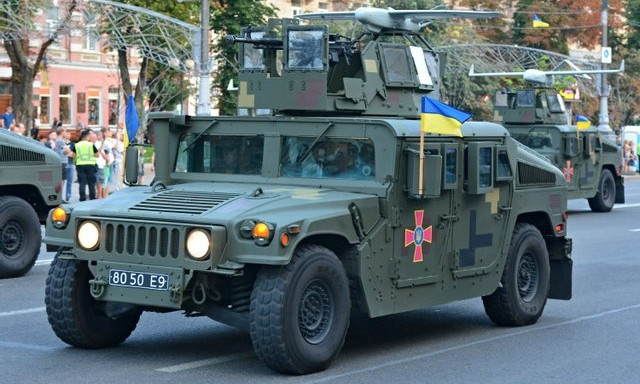 В Одесском порту разгружают внедорожники для украинской армии