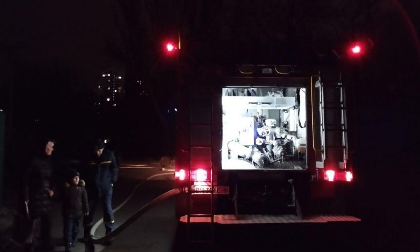 В Одессе горел трансформатор: спасатели долго не могли приступить к тушению пожара