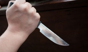 Хорошо посидели - пенсионерка зарезала ножом соседа 