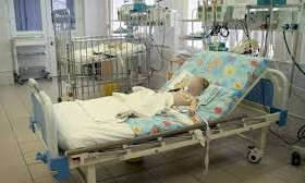 В Одесской детской областной больнице к тяжело больному ребенку не пускают маму