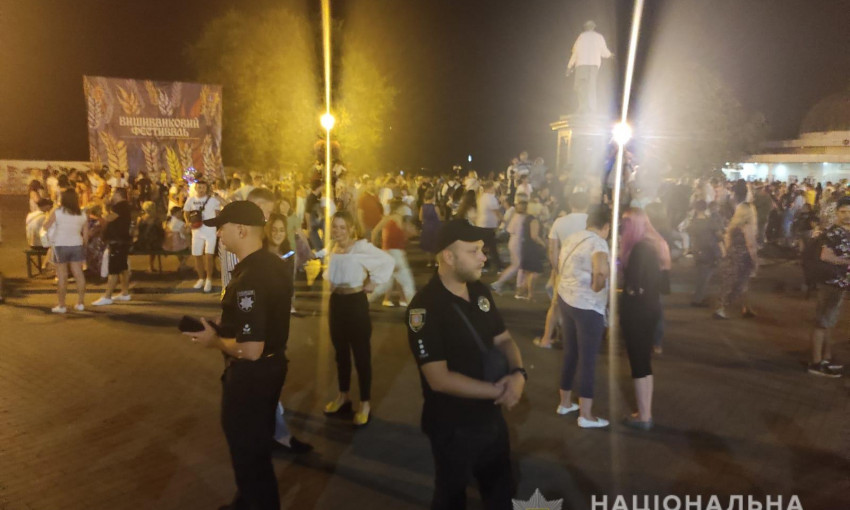 Одесские полицейские вернули родителям потерявшегося на празднике ребенка 