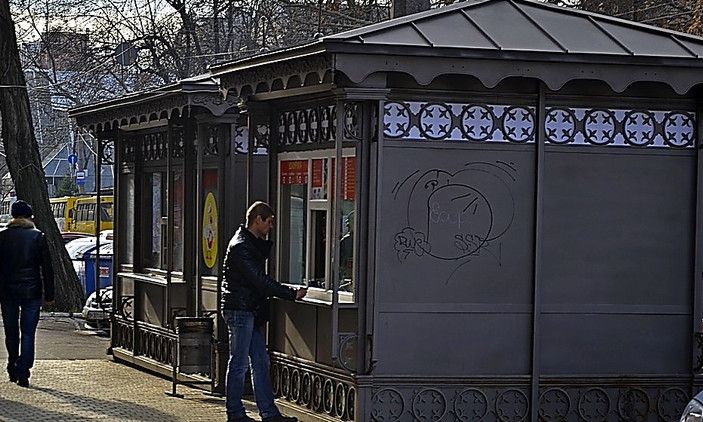 В Одессе демонтируют незаконные киоски