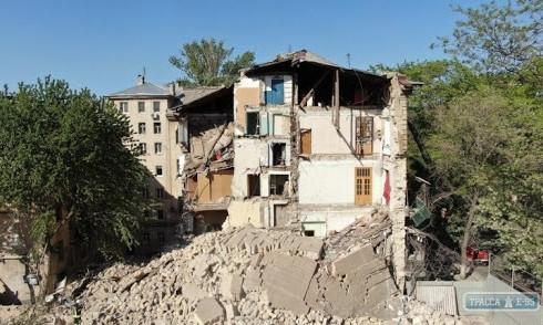 В Одессе на Торговой рухнуло полдома - минус 6 квартир, кто ответит?