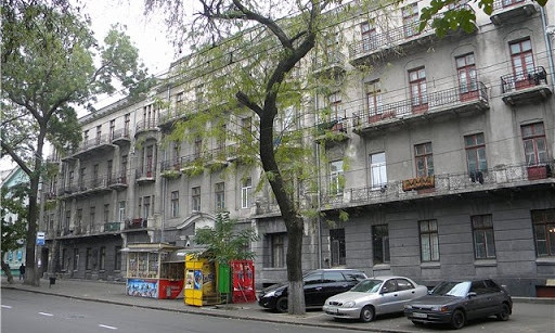 В Одессе со старого здания рухнул кусок балкона 