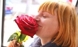 В честь 8 Марта одесситкам в транспорте дарили цветы 